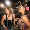 Acompanhada pela amiga e também atriz Alice Wegmann, Bruna dançou o 'Lepo Lepo', hit da banda Psirico