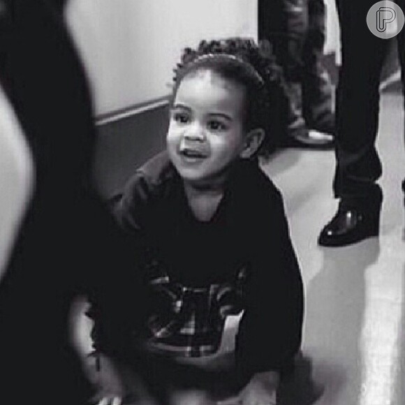 Blue Ivy aparece sorrindo em foto publicada por Jay-Z, em 6 de março de 2014