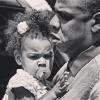 É muito raro Jay-Z publicar foto com a filha, Blue Ivy