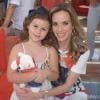Ana Furtado recebe a filha, Isabella, de 6 anos, no 'Encontro com Fátima Bernardes' (7 de março de 2014)