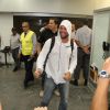 Ricky Martin desembarca no Rio de Janeiro e causa alvorço em aeroporto