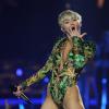 Miley Cyrus sensualiza em coreografia da Bangerz Tour