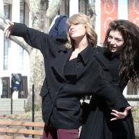Lorde dá fora em locutor após insinuação de que era namorada de Taylor Swift