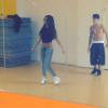 Justin Bieber e Selena Gomez ensaiam coreografia sensual com a música 'Ordinary People', de Legend, em 11 de março de 2014