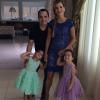 Luciano e a mulher posam com as filhas Isabella e Helena momentos antes do aniversário de 4 anos na tarde desta quarta-feira, 12 de março de 2014