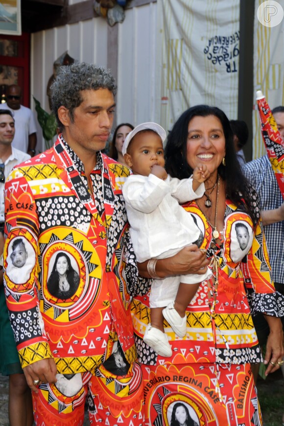 Regina Casé batiza o filho caçula, Roque, de 8 meses, em cerimônia ecumênica em Mangaratiba, Costa Verde do Rio de Janeiro, no sábado, 15 de março de 2014