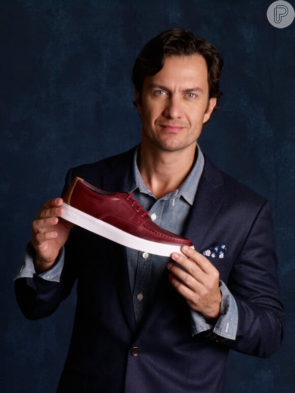 Gabriel Braga Nunes estrela campanha de marca de sapatos
