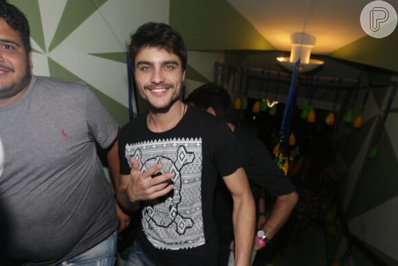 Guilherme Leicam se diverte em show de Valesca Popozuda