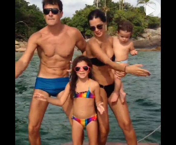 Rodrigo Faro vive postando foto com a família em sua rede social