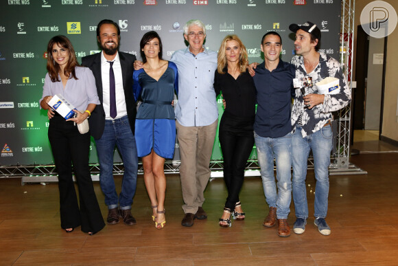 Elenco de atores na pré-estreia do filme 'Entre Nós', no Cinépolis Lagoon, na Lagoa, Zona Sul do Rio de Janeiro, na noite desta terça-feira, 25 de março de 2014