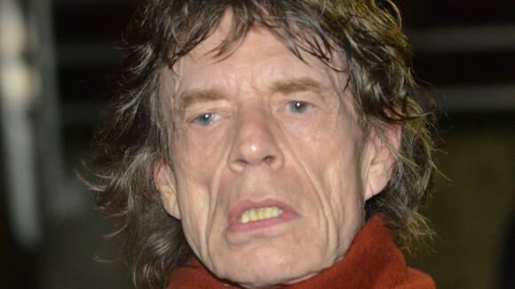 Mick Jagger faz discurso emocionado durante funeral da ex-namorada L'Wren Scott