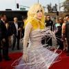 Lady Gaga se tornou conhecida por seus figurinos exótcos, além do conteúdo autoral de suas músicas