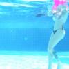 Topless no 'BBB 14': Clara e Vanessa pulam na piscina com seios de fora em fevereiro de 2014