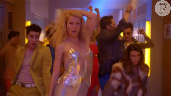 Gwyneth Paltrow aparece sexy em episódio do Glee