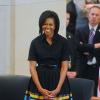 Michelle Obama escolheu um vestido preto com detalhes coloridos para a cerimônia  Sojourner Truth realizada no Captiol Visitors Center em Washington, 2009
