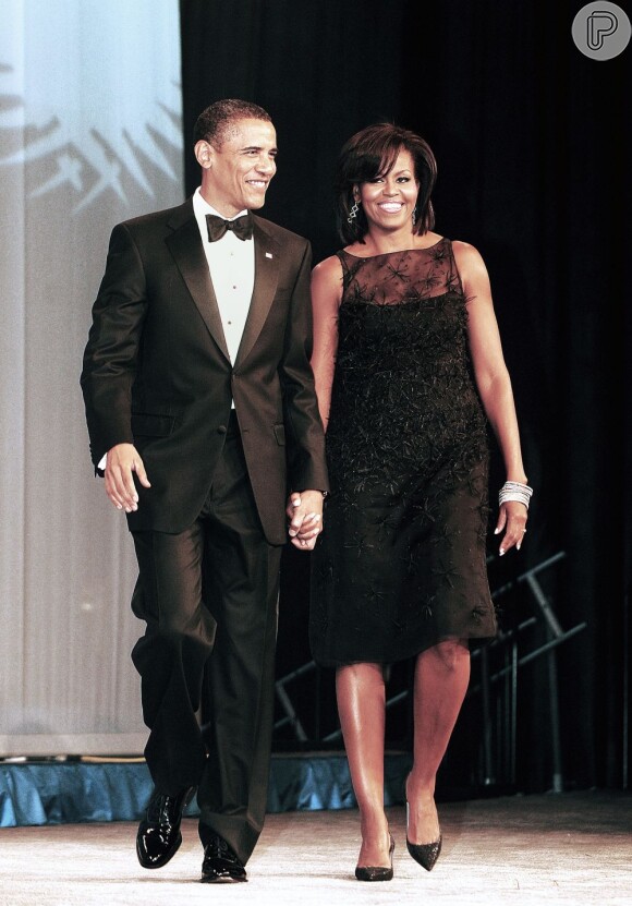 Para acompanhar o marido, Barack Obama, no jantar da premiação Phoenix da Caucus Foundations, Michelle Obama escolhe um pretinho básico. O evento aconteceu no Centro de Convenções Walter E. Washington, em 2009