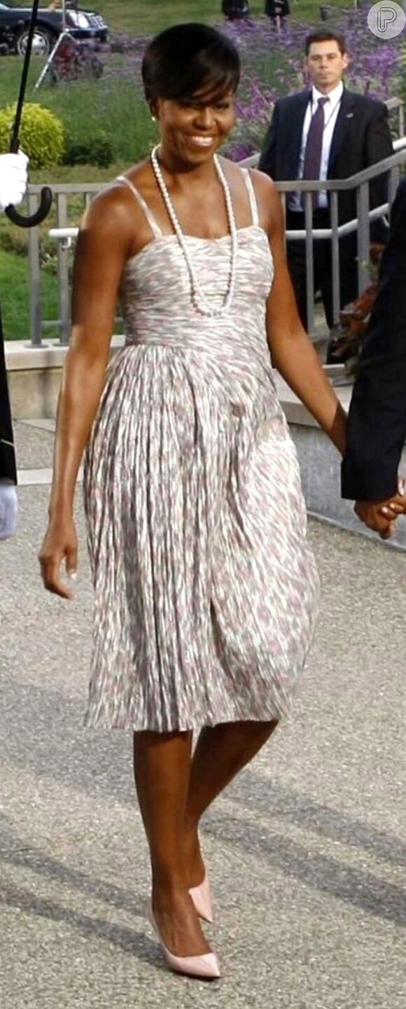 A primeira-dama Michelle Obama escolheu um vestido fresquinho para o jantar para o líderes do G-20 realizado na Pensilvânia, 2009