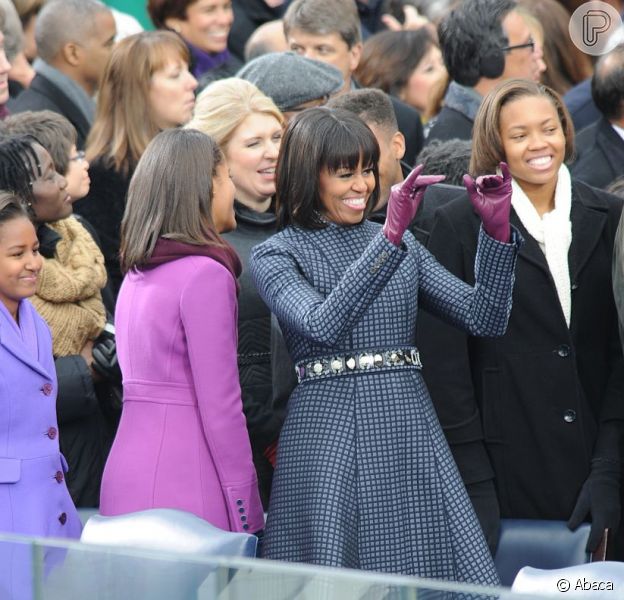 Michelle Obama escolheu um vestido e casaco do estilista Thom Browne para a cerimônia pública de posse do segundo mandato de Barack Obama, em 21 de janeiro de 2013. O colar foi desenhado por Cathy Waterman