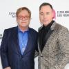 Elton John e David Furnish vão se casar após a Grã-Bretanha legalizar casamento gay
