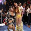 Aline posa ao lado de Gaby Amarantos na final do 'BBB'. Internautas criticaram o look, mas fãs defenderam ex-sister