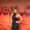 Looks dos famosos na festa 'Vem aí', da TV Globo:Flávia Alessandra usou um vestido frente única Balmain e brincos Givenchy