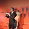 Looks dos famosos na festa 'Vem aí', da TV Globo: Flávia Alessandra, de Balmain e Givenchy, se diverte com o marido, Otaviano Costa