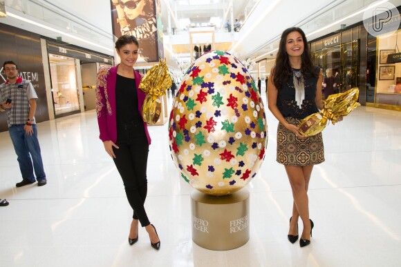 Sophie Charlotte e Emanuelle Araújo participam da inauguração da exposição de esculturas de ovos de páscoa gogantes, no shopping JK Iguatemi, em São Paulo, em 3 de abril de 2014