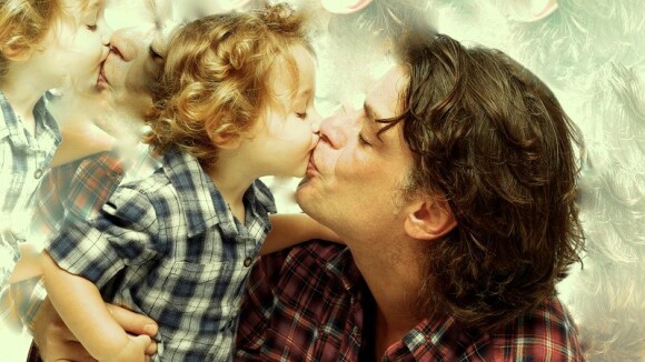 Fábio Assunção posta foto beijando a filha, Ella Felipa, no Facebook