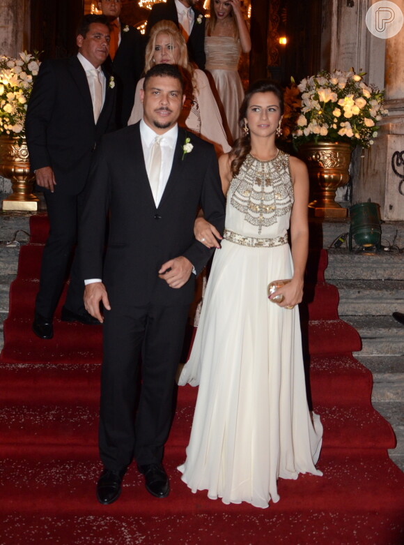 Paula Morais, noiva de Ronaldo, bebeu demais e deixou a festa às 5h