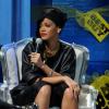 Rihanna tem usado as redes sociais para falar da vida pessoal com Chris Brown e também para divulgar os seus trabalhos