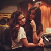 Logo depois, a mãe de Madison publicou uma foto de Selena Gomez com a filha. 'Agora essa linda veio nos visitar', escreveu na legenda