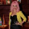 Bruna Linzmeyer está com o cabelo rosa. Ela mudou o visual para a novela 'Meu Pedacinho de Chão'