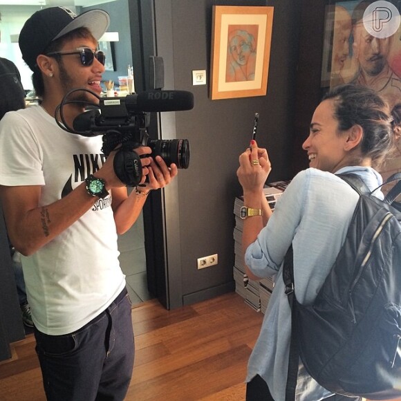 Neymar e Alice Braga se encontraram na tarde desta quinta-feira, 10 de Abril de 2014