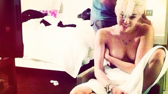 Miley Cyrus publica foto quase pelada de quando radicalizou o visual