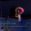 Caio Castro deu um salto de costas, com mortal, de um trampolim de três metros