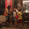 Giovanna Antonelli deixa restaurante no Rio; atriz saiu para jantar na companhia do marido, Leonardo Nogueira, e dos filhos