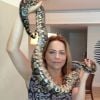 Viviane Pasmanter não quer mais gravar cenas de 'Em Família' com um cobra. A informação é da coluna 'Retratos da Vida', do jornal carioca 'Extra' (17 de abril de 2014)