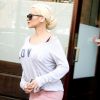 Christina Aguilera aparece com barriguinha de grávida durante passeio em Nova York nesta quarta-feira, 16 de abril de 2014