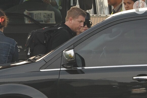 Demi Lovato desembarcou no aeroporto de Guarulhos neste domingo 20 de abril de 2014 e causou frenesi nos fãs