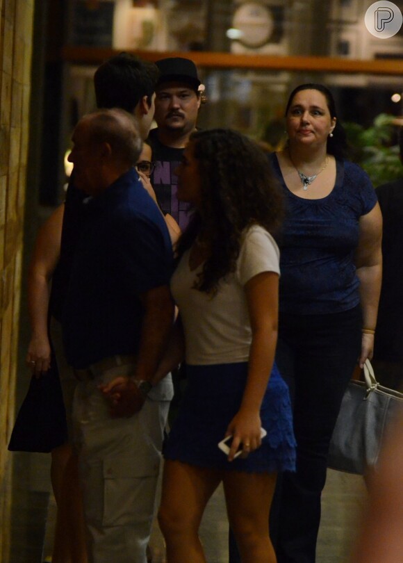 Renato Aragão janta com a família em shopping do Rio de Janeiro, em 21 de abril de 2014
