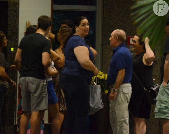 Renato Aragão janta com a família em shopping do Rio de Janeiro, em 21 de abril de 2014
