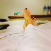 Para acalmar os fãs, Adriane Galisteu postou uma foto sua no hospital Sírio Libanês, em São Paulo, onde foi internada na terça-feira, 22 de abril de 2014, com um quadro de  pneumonia. 'Estou de molho! Mas tenho certeza que com o amor e o carinho que recebo de vocês sempre, logo mais estou em casa', legendou a imagem postada no Instagram