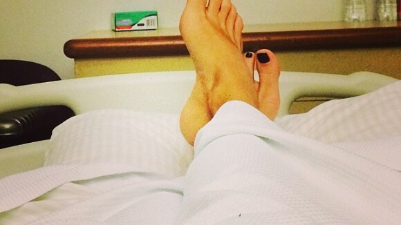 Adriane Galisteu posta foto internada em hospital de SP: 'Logo estou em casa'