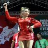 A cantora Gaby Amarantos subiu ao palco no Maracanã para encerrar a etapa carioca do Tour Taça da Copa do Mundo na noite da última sexta-feira, 25 de abril de 2014