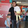 Thiago Lacerda levou seus 2 filhos, Cora, de 4 anos, e Gael, de 6 anos, ao 'Disney on Ice - Passaporte para a Aventura', nesta quinta-feira (1), no HSBC Arena, Barra da Tijuca, Rio de Janeiro