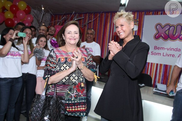 Xuxa Meneghel foi recebida por Lucinha Araújo, na sede da gravadora Som Livre, na Barra da Tijuca, Zona Oeste do Rio de Janeiro, nesta quarta-feira, 7 de maio de 2014.