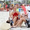 Angélica chamou atenção das pessoas ao chegar na praia da Barra da Tijuca, Zona Oeste do Rio de Janeiro, nesta sexta-feira (9), para a gravação de seu programa, 'Estrelas'