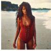 Rihanna publicou em seu Instagram mais uma imagem de sua campanha de turismo para Barbados, ilha em que nasceu, no Caribe