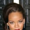 Rihanna usou um penteado elegante no Fashion Rocks, em setembro de 2006