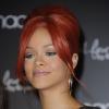 Rihanna lançou seu perfume 'Reb L Fleur' com um cabelo estilo colmeia, dos anos 1960, em Nova York, nos Estados Unidos em abril de 2011